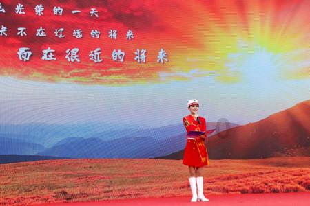 时尚拼接牛仔裤